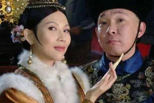 Làm thế nào để thái giám cổ đại đi vệ sinh khi mà đứng cũng không được, ngồi xổm cũng không xong?