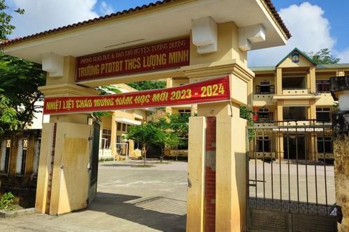 Chuyện dưới chân núi Pù Lôm - Bài 3: Những 'nốt lặng' dưới mái trường nội trú