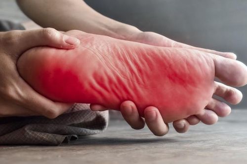 Cảm giác kiến bò ở lòng chân có thể cảnh báo bệnh lý mãn tính nguy hiểm