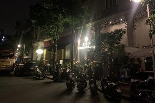 Cuộc 'đột kích' bất ngờ trong đêm của cảnh sát, phát lộ 200 tiếp viên bán dâm cho người nước ngoài