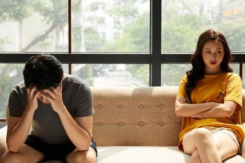 Nửa đêm chồng ngồi rửa bát nhưng vẫn khiến tôi giận đến tái mặt