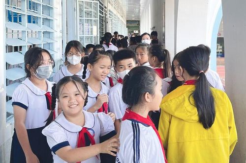 Quản lý việc nuôi giữ học sinh và kiểm soát các khoản thu đầu năm học