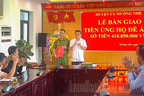 Mường Nhé vận động gần 419 triệu đồng hỗ trợ người dân mua sim điện thoại