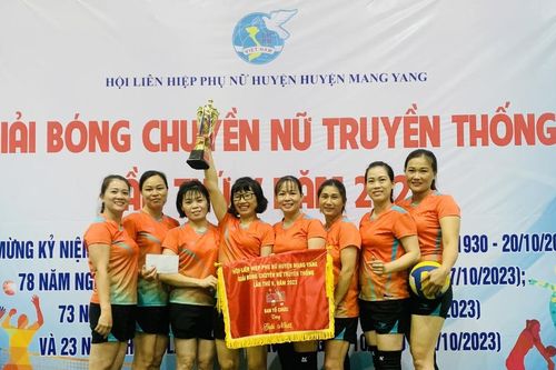 Thị trấn Kon Dơng giành chức vô địch bóng chuyền nữ