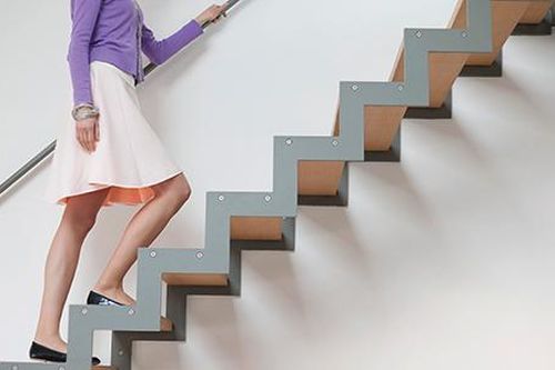 Leo cầu thang để kiểm định sức khỏe tim mạch