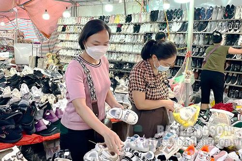 Chi Lăng: Gần 70 gian hàng trưng bày sản phẩm tại Hội chợ kích cầu tiêu dùng 2023