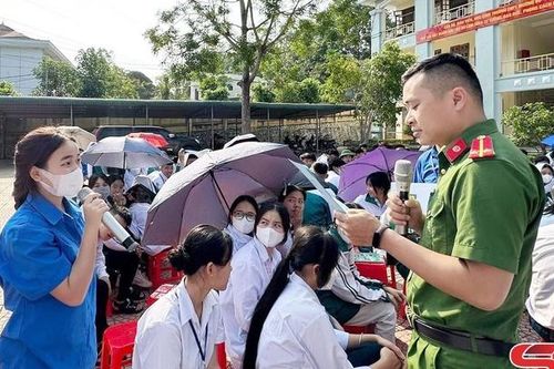Ngăn chặn thuốc lá điện tử xâm nhập học đường