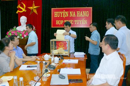 Lấy phiếu tín nhiệm - 'Thước đo' công tác cán bộ