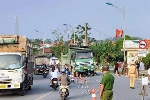 Nam học sinh lớp 10 bị xe tải cán qua người tử vong