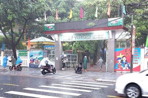 Mưa lũ diễn biến phức tạp, học sinh Đà Nẵng tiếp tục nghỉ học ngày 18/10