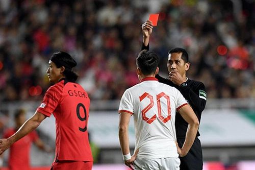 Son Heung-min xin xóa thẻ đỏ cho Bùi Hoàng Việt Anh