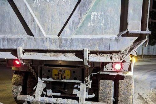 Xe chở vật liệu làm rơi vãi hoành hành nhiều tuyến đường