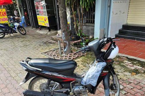 Bình Dương: Xe máy tông dải phân cách, 3 thanh niên tử vong