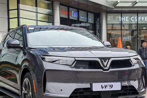 Triển lãm phương tiện chạy bằng điện và năng lượng xanh