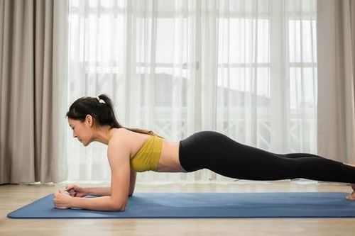 Nên tập plank bao nhiêu phút mỗi ngày?