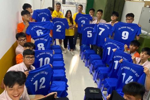 Lần đầu góp mặt của đội bóng có cái tên lạ lẫm - THPT MÂY