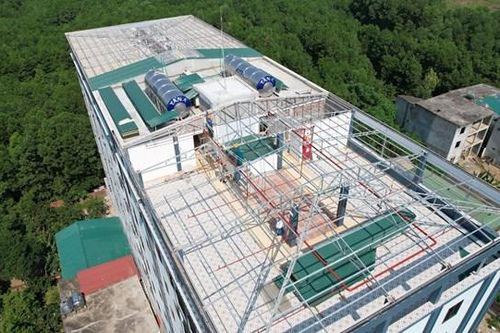 Hà Nội: Tạm đình chỉ 3 chủ tịch xã, cắt 5 tầng chung cư mini sai phép