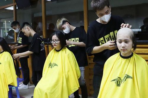 'Trạm tóc ước mơ': Chạm đến cảm xúc của những trái tim nhân ái