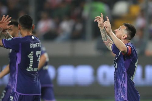 Messi tỏa sáng với cú đúp, Argentina thắng Peru 2-0