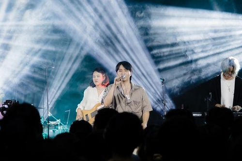 Tận hưởng 7 màn trình diễn tại 4 địa điểm khác nhau trong 'Phố Hàng Nhạc'