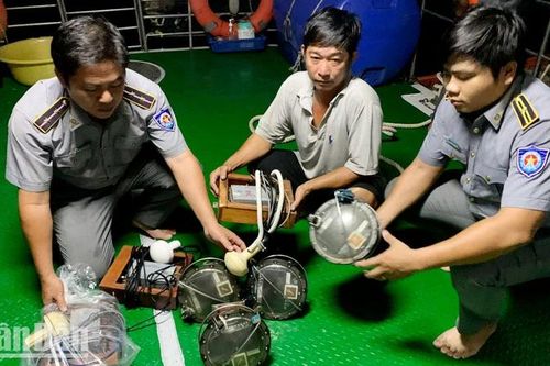 Phát hiện tàu cá không số chở 7 giám sát hành trình cho các tàu cá khác