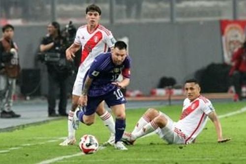 Lionel Messi lập cú đúp, Argentina đánh bại Peru 2-0