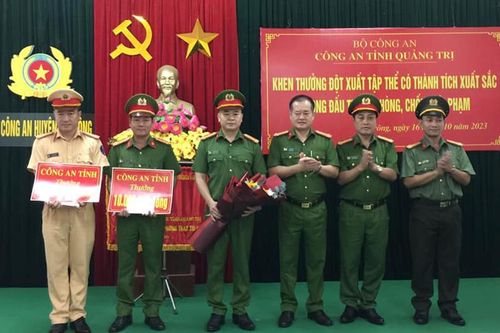 Khen thưởng thành tích tấn công, phòng chống tội phạm