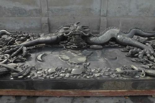 Lão nông ngồi trên tảng đá, 'toát mồ hôi' khi biết bảo vật long tộc