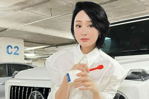 Không còn G63, Hiền Hồ chạy show ca hát bằng xe ôm