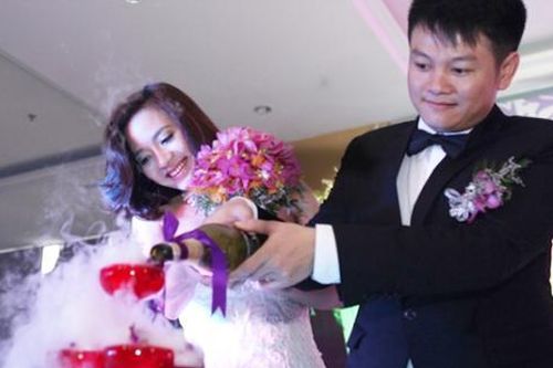 Ảnh hiếm về đám cưới cựu thần đồng Văn Quyến
