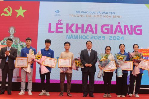Trường Đại học Hòa Bình khai giảng năm học mới