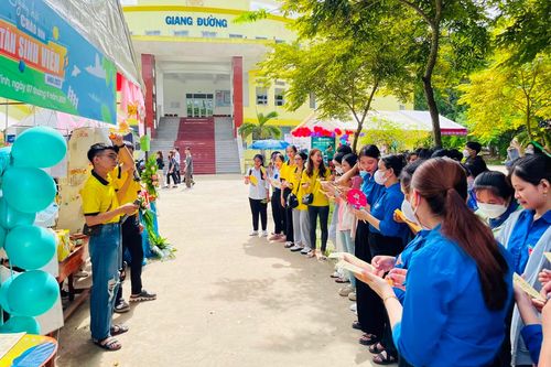 Giúp tân sinh viên ĐBSCL sớm bắt nhịp giảng đường