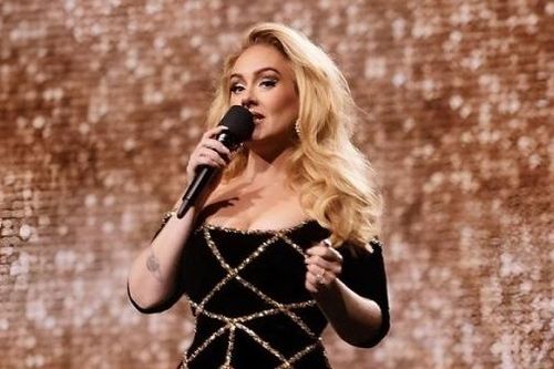 Biểu diễn tại Mỹ, ca sĩ Adele chọn đầm của nhà thiết kế Nguyễn Công Trí