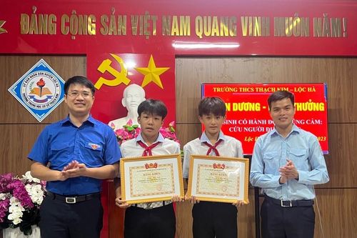 2 học sinh lớp 7 ở Hà Tĩnh dũng cảm cứu 2 người