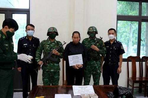 Bắt đối tượng vận chuyển 3 bánh heroin qua cửa khẩu Hà Tĩnh