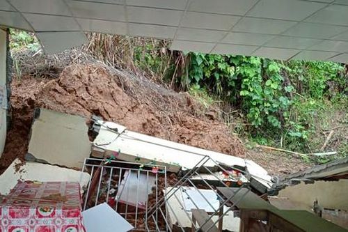 Sạt lở vùi lấp phòng học ở Nam Trà My, Quảng Nam