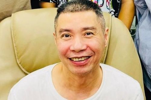 Showbiz 18/10: Tuấn Hưng, Hồng Diễm đến mừng sinh nhật NSND Công Lý