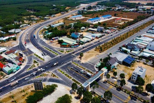Tin bất động sản ngày 18/10: Bình Dương dành 10.000 ha đất quy hoạch thêm 15 KCN