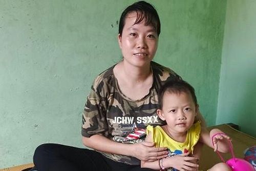 Bán hết trâu bò, cha mẹ cũng chẳng đủ tiền cho con gái chữa bệnh