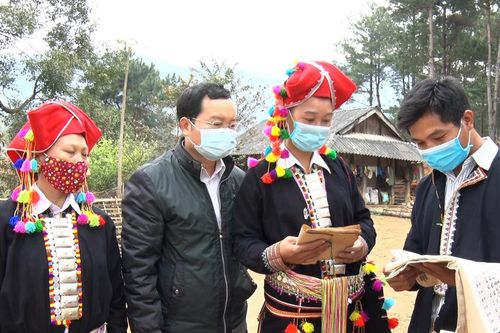 Lớp học bảo tồn chữ viết người Dao ở Lai Châu