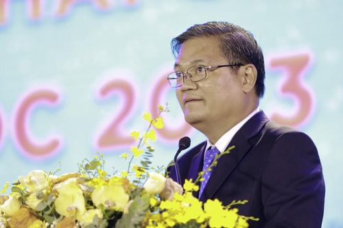 Hiệu trưởng trường đại học xin lỗi sinh viên