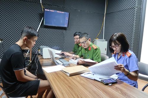Phê chuẩn khởi tố đối tượng truyền bá văn hóa phẩm đồi trụy, cưỡng đoạt tài sản