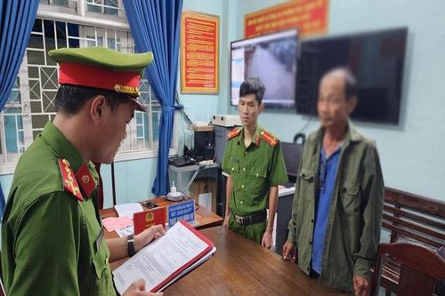 Nhận chạy việc vào sân bay Đà Nẵng, chiếm đoạt hàng trăm triệu đồng
