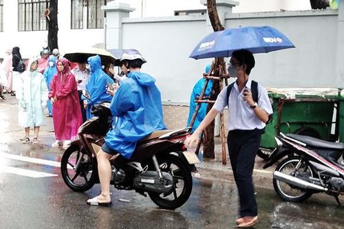 Sau 5 ngày nghỉ do mưa lớn, học sinh Đà Nẵng trở lại trường ngày 19/10