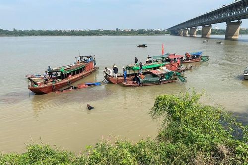 Xà lan đâm tàu cá trên sông Hồng, một người tử vong