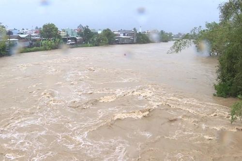 Thủ tướng Phạm Minh Chính: Bảo đảm an toàn tính mạng cho người dân trong mưa lũ