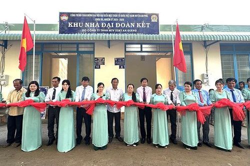 Khánh thành 20 căn nhà Đại đoàn kết ở xã Nhơn Hội