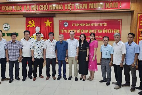 Hội Nhà báo tỉnh Kiên Giang đi thực tế sáng tác tại Tri Tôn