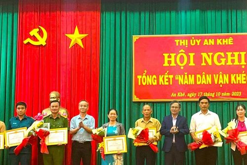 An Khê khen thưởng 25 tập thể, cá nhân điển hình 'Dân vận khéo' năm 2023