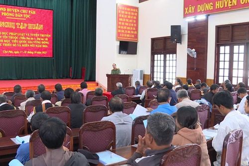 Chư Păh phổ biến, giáo dục pháp luật cho cán bộ cơ sở